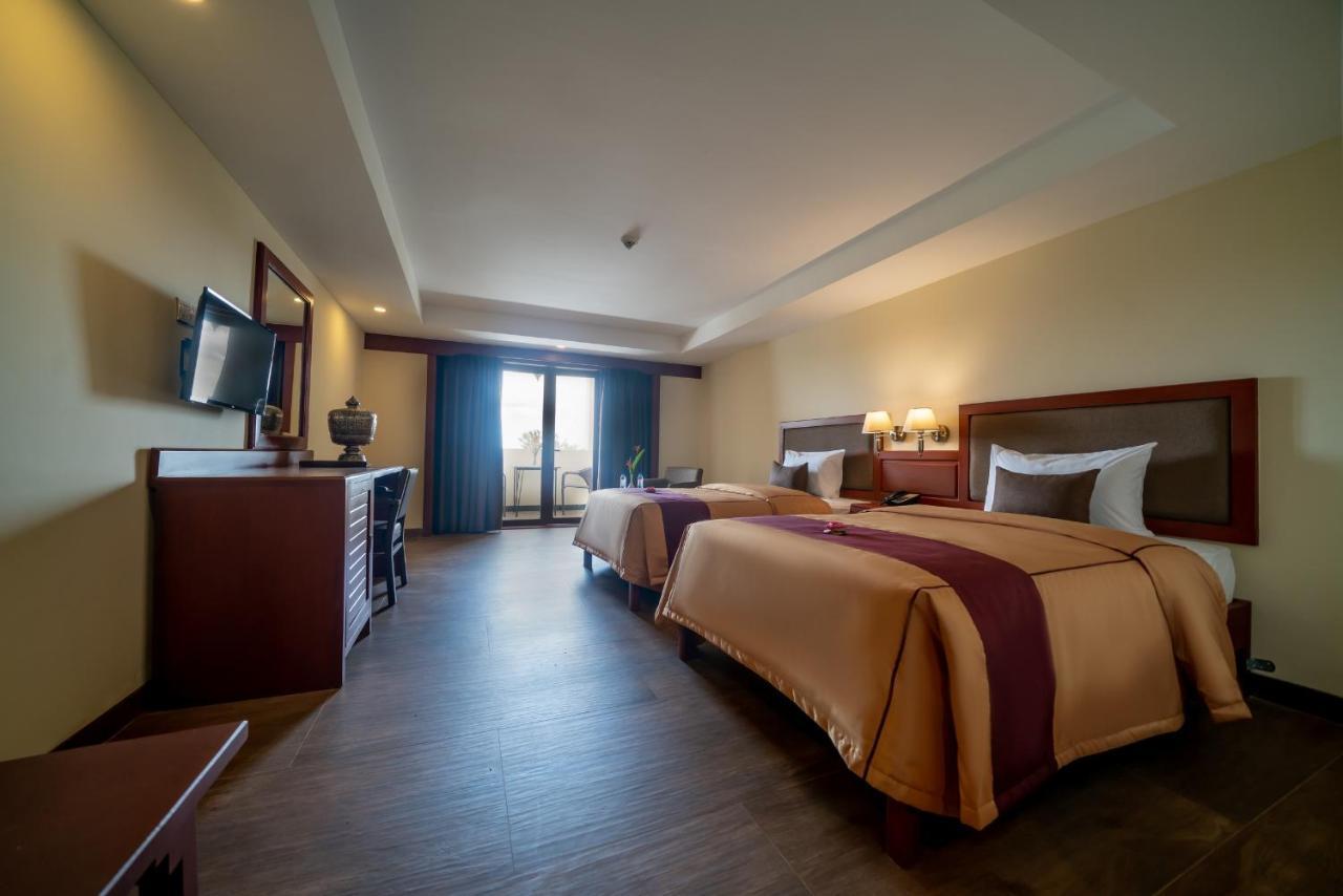 Hotel De La Renaissance Сием Реап Екстериор снимка